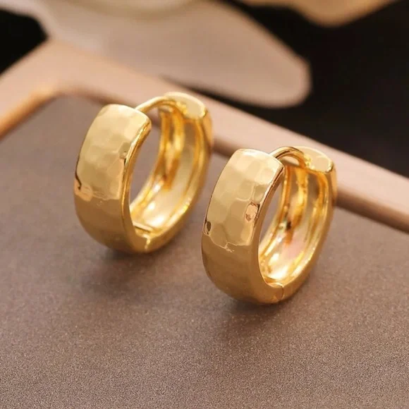 New gold colored hoop earrings - Picture 5 of 5